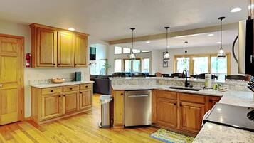 House (6 Bedrooms) | Property amenity