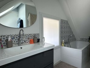 Dusche, Handtücher, Toilettenpapier