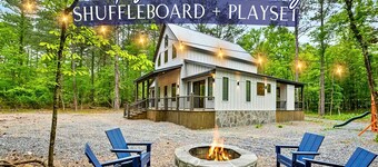 Outdoor Play Set | Shuffleboard | Cornhole