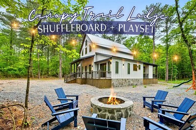 Outdoor Play Set | Shuffleboard | Cornhole