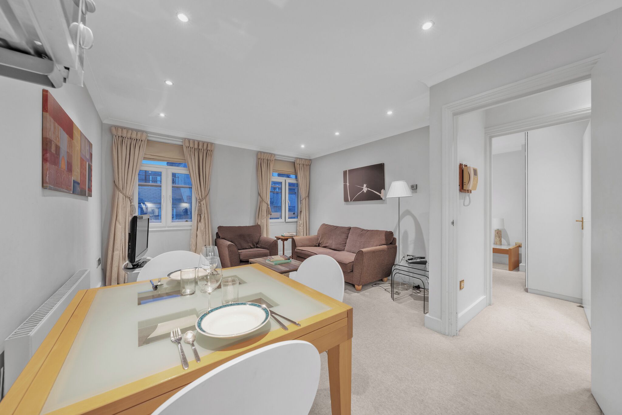 Apartment | Wohnbereich | 40-Zoll-Smart-TV mit Digitalempfang