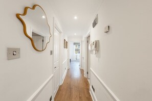 Appartement Confort | Coin séjour | TV connectée de 40 pouces avec chaînes numériques