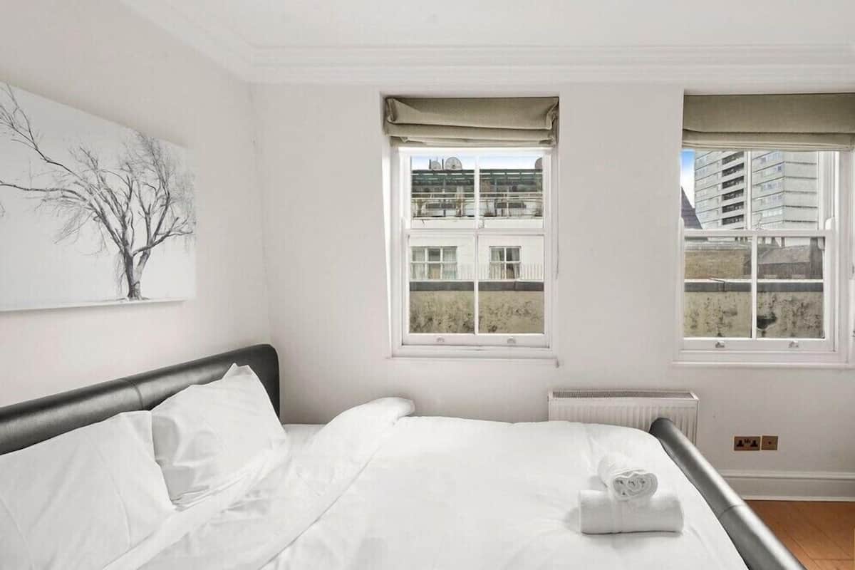 Eenvoudig appartement | 2 slaapkamers, een laptopwerkplek, verduisterende gordijnen