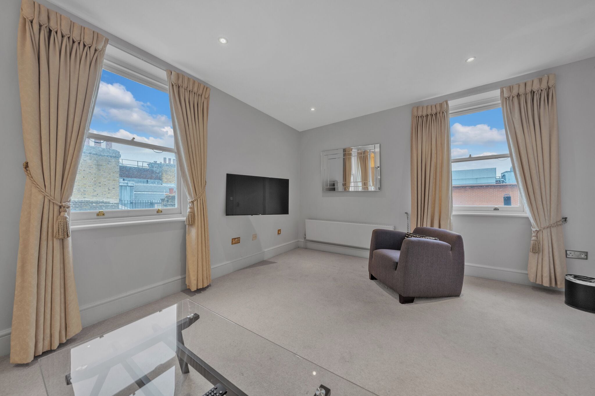 Lejlighed | Opholdsområde | 40-tommers smart-tv med digitale kanaler