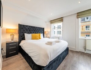 Comfort Apartment | Laptop workspace, blackout drapes, iron/ironing board, free WiFi - The Hertford Boutique (London)