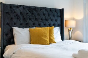 Comfort Apartment | Laptop workspace, blackout drapes, iron/ironing board - The Hertford Boutique (London)