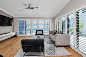 Living area - Precious Villa - With Uninterrupted Power Supply

 (Cape Town)