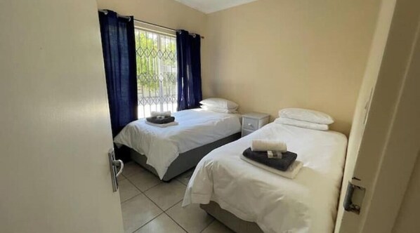 3 bedrooms - Salani Haven: Power Secure Retreat
(Cape Town)