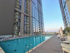 Pool - Sleek and Stylish 2-Bedroom Apartment
(Dubai)