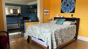 Iron/ironing board, travel cot, free WiFi, bed sheets