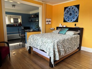 1 bedroom, iron/ironing board, travel cot, free WiFi - "Studio C" Downtown with Private parking! (Asheville)