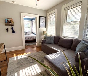 Smart TV - "B Flat" Downtown! Private parking! (Asheville)