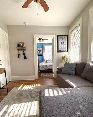 Smart TV - "B Flat" Downtown! Private parking! (Asheville)