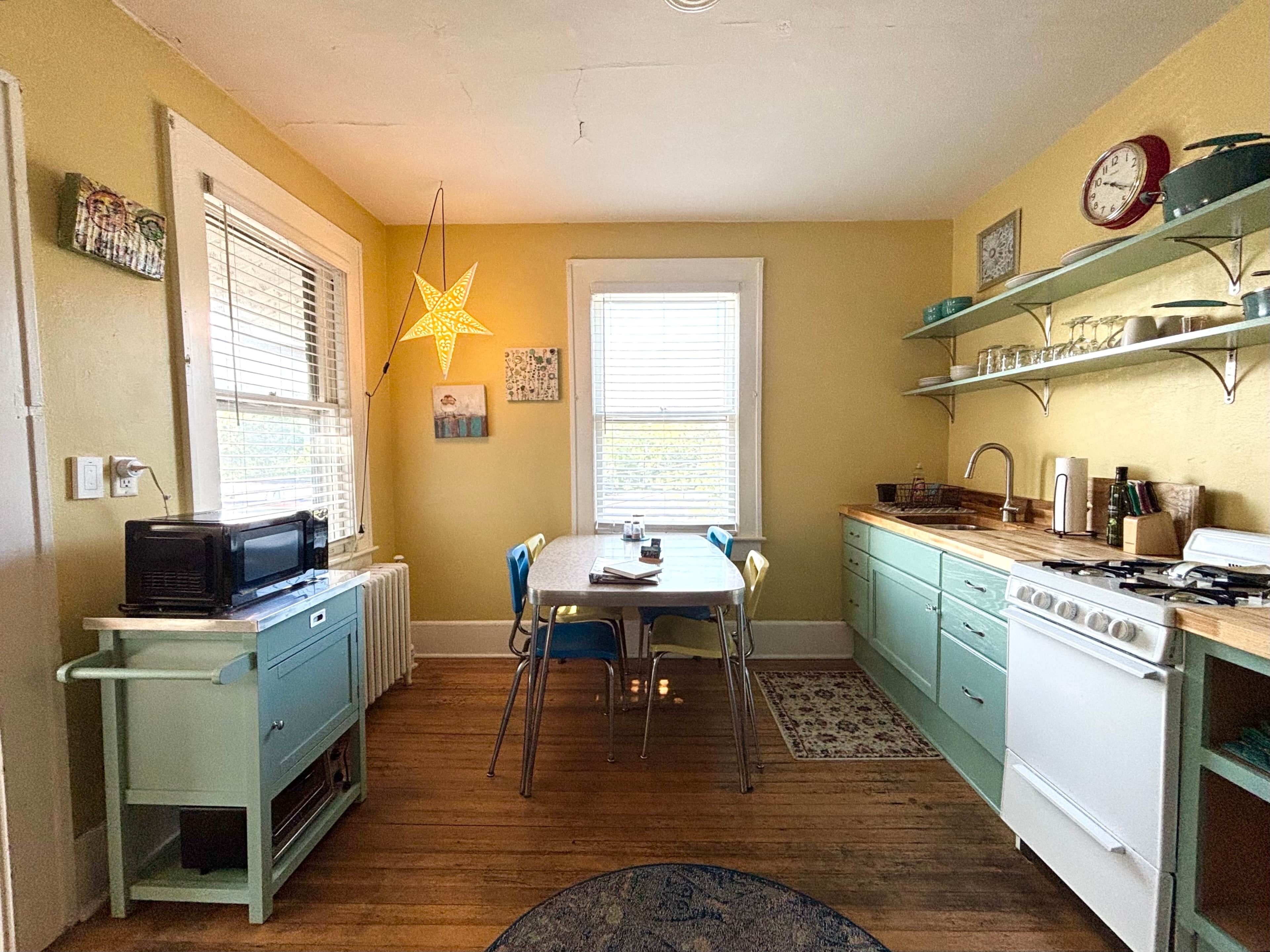 Coffee/tea maker, fridge, microwave, oven
