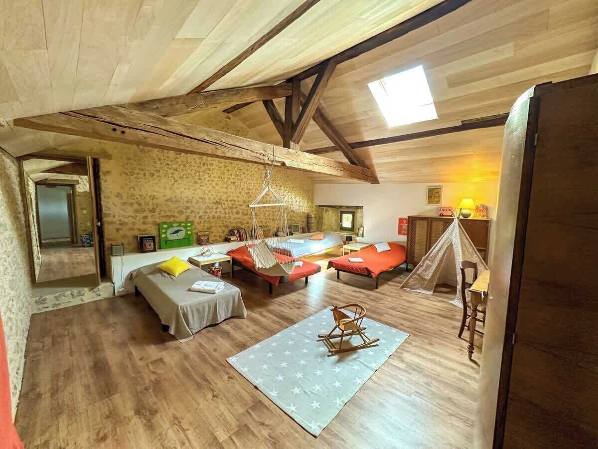 4 quartos, ferros/tábuas de passar roupa, Wi-Fi