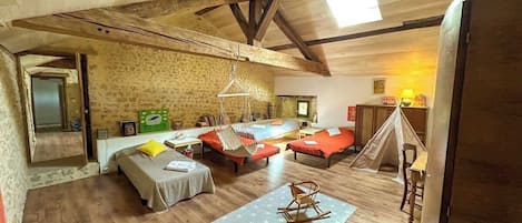 4 quartos, ferros/tábuas de passar roupa, Wi-Fi