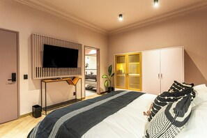 Deluxe King | Frette Italian sheets, premium bedding, down duvets, Select Comfort beds - Casa Juárez (Puebla)