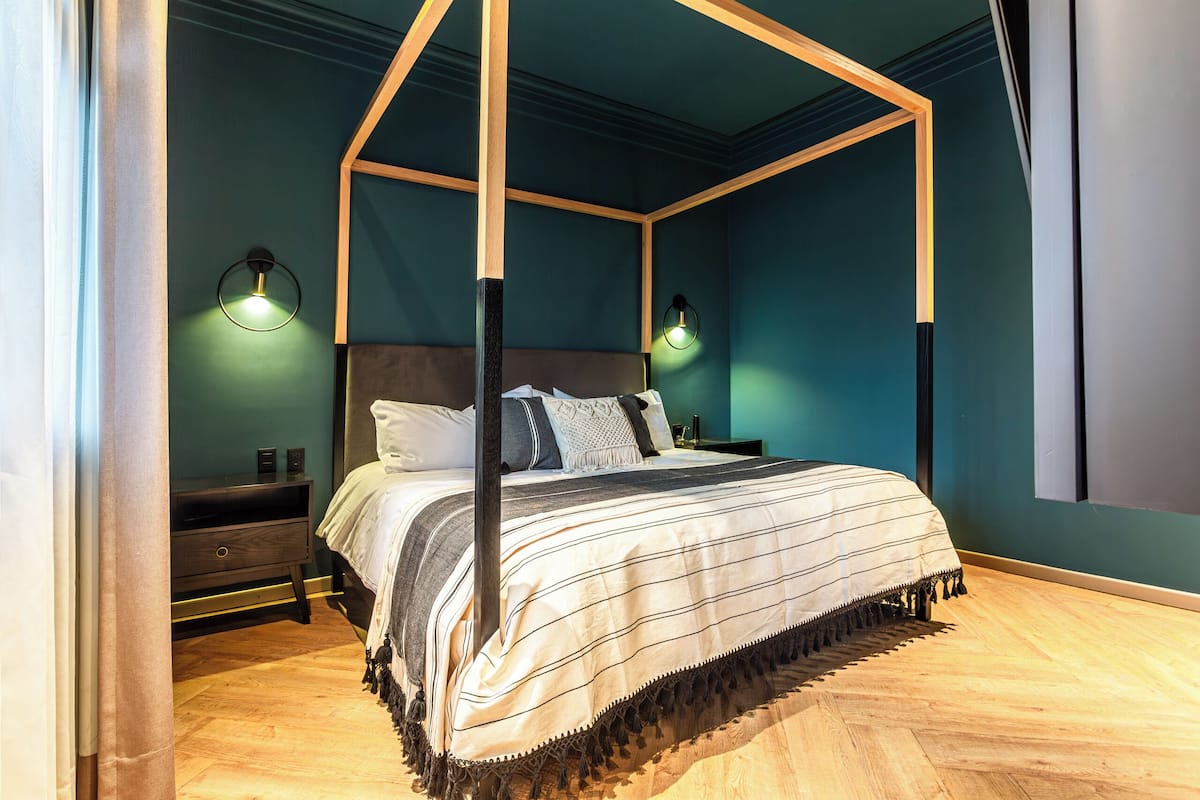 1 bedroom, Frette Italian sheets, premium bedding, down duvets