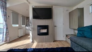 Cabin | Living area | Fireplace