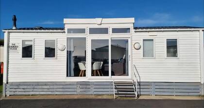 Seaside Holiday Park 4-bed Caravan in Heysham