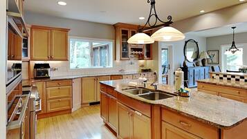 House (5 Bedrooms) | Property amenity