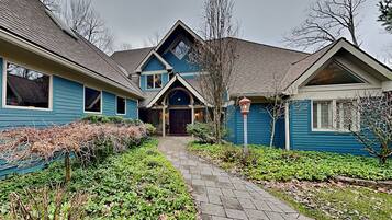 House (5 Bedrooms) | Front of property