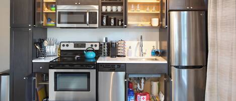 Fridge, microwave, oven, stovetop