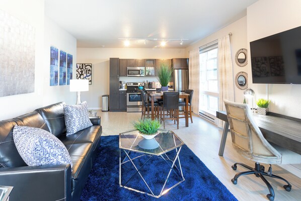 Smart TV - Stunning 1-Bedroom Apartment+Super Fast WiFi+In-Unit W/D+Roku TVs+Walk to Uptown (Minneapolis)