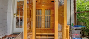 Modern lakefront home - free paddleboards, sauna