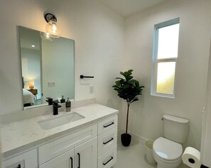 Hårføner, håndklær, såpe og sjampo