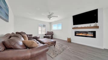 Smart TV, fireplace