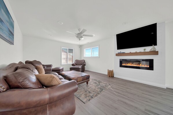 Smart TV y chimenea 