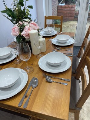 Dining - Guests house with garden and 2x car park  (Southampton)