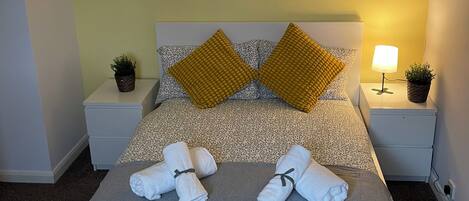 4 habitaciones, tabla de planchar con plancha, wifi y ropa de cama