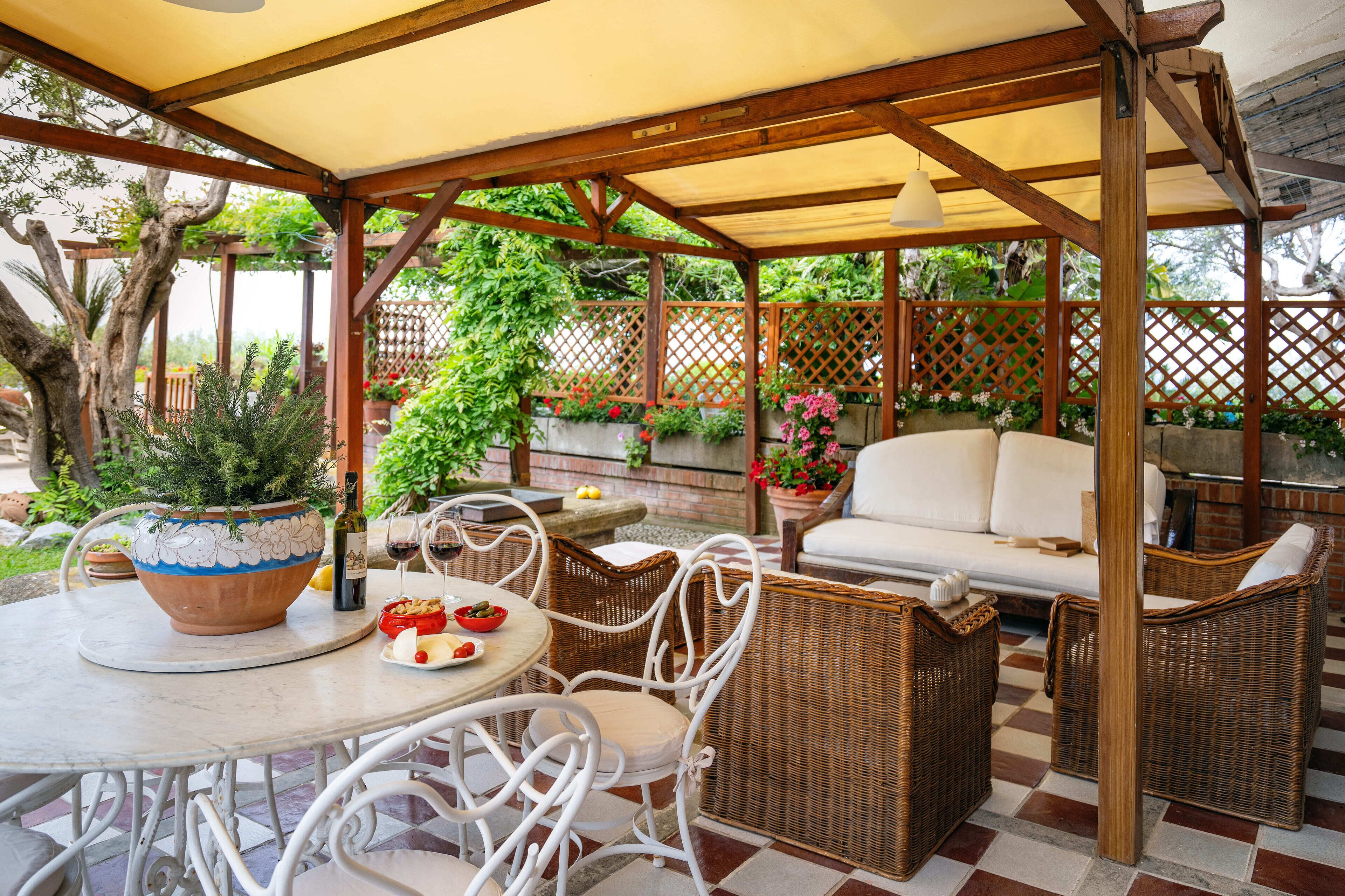 屋外ダイニングエリア