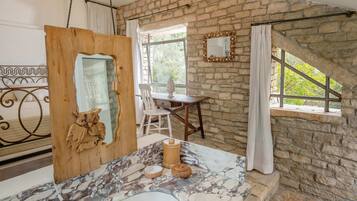 3 chambres, fer et planche Ă repasser, Wi-Fi gratuit, draps fournis