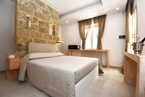 Kamar Quadruple Comfort | Minibar, brankas, meja kerja, dan Wi-Fi gratis