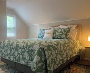 3 bedrooms, desk, iron/ironing board, free WiFi - Relax & Reset in Nature on 5 Acres Just Minutes from Downtown Bardstown (Bardstown)