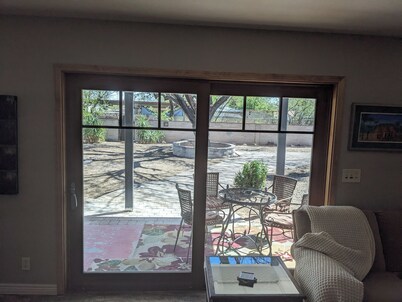 2BR/2B Comfy Bungalow close to UofA
