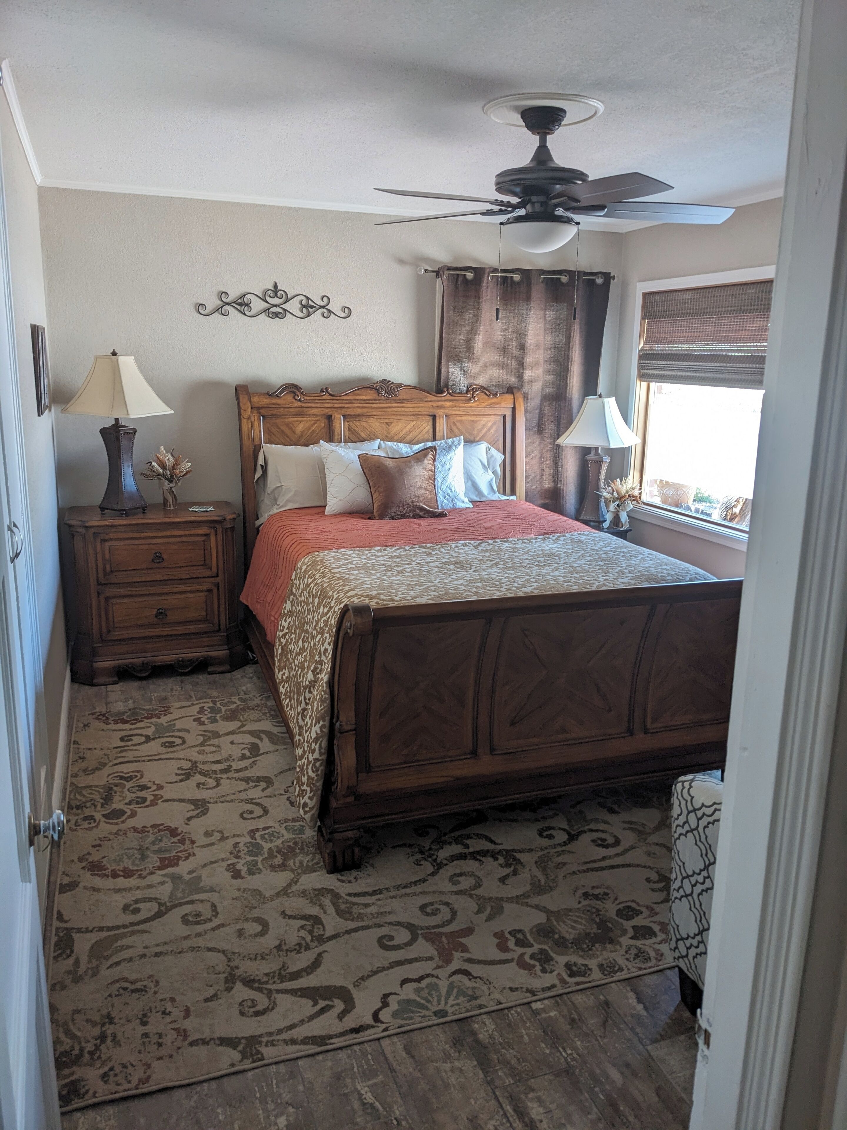2 habitaciones, escritorio, tabla de planchar con plancha y wifi gratis 