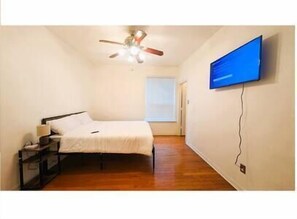 5 bedrooms, iron/ironing board, WiFi, bed sheets