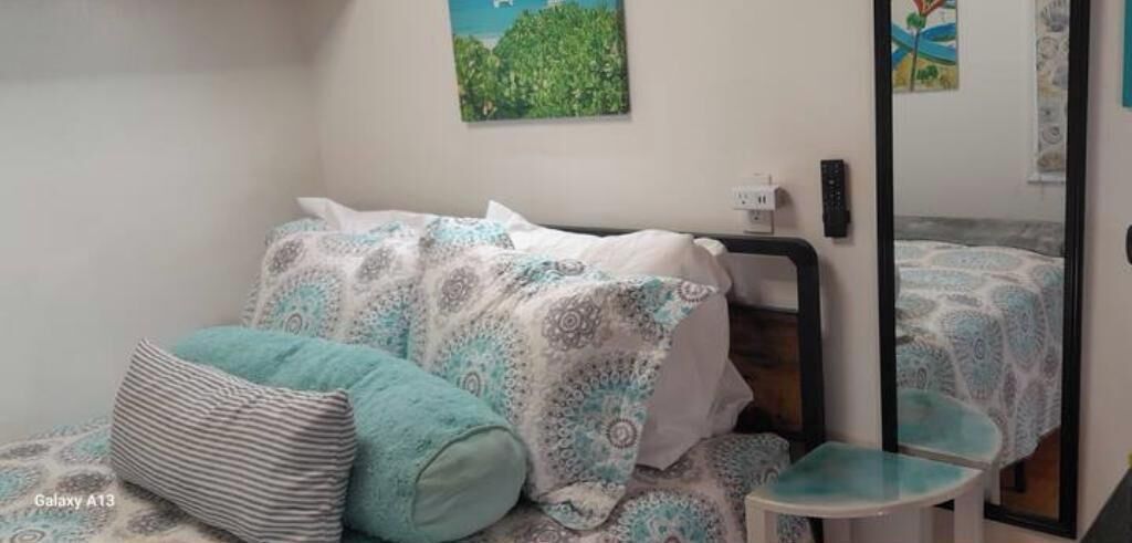 1 Schlafzimmer, Schreibtisch, Bügeleisen/Bügelbrett, Reisekinderbett