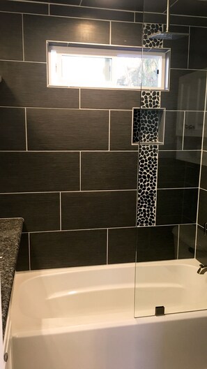 Towels, soap, toilet paper - Modern Studio in North Pacific Beach (San Diego)