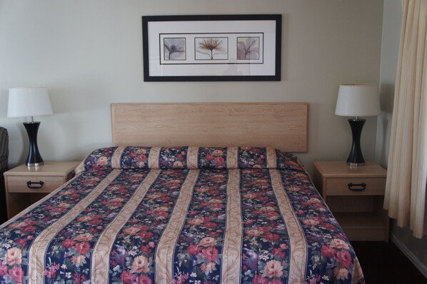 1 bedroom, blackout curtains, iron/ironing board, free WiFi - Budget Inn (El Cerrito)