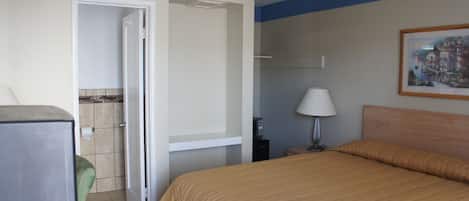 Room, 1 King Bed, Non Smoking, Kitchenette