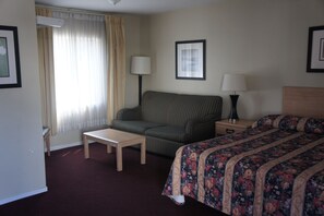 Room, 1 King Bed, Non Smoking, Kitchenette | 1 bedroom, blackout curtains, iron/ironing board, free WiFi - Budget Inn (El Cerrito)