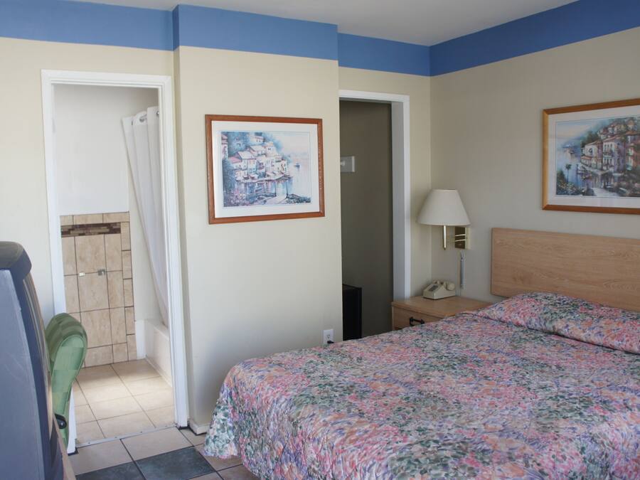 1 bedroom, blackout drapes, iron/ironing board, free WiFi