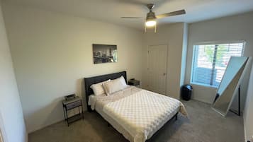 1 habitación, escritorio, wifi gratis y ropa de cama