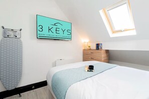 2 chambres, fer et planche à repasser, Wi-Fi, draps fournis