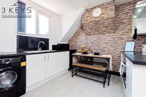 Private kitchen - Contractors- WIFI- Parking- 20% Monthly Discounts! (Birmingham)